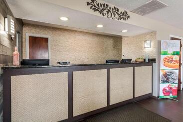 هتل Quality Inn