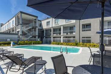 هتل Quality Inn Near Fort Liberty