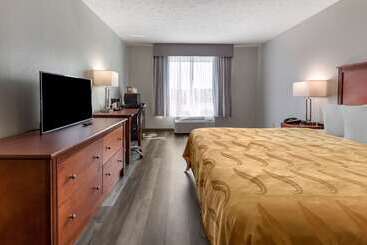 هتل Quality Inn Near Fort Liberty