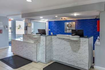 هتل Quality Inn Near Fort Liberty