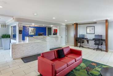 هتل Quality Inn Near Fort Liberty