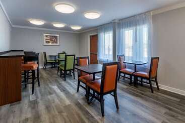هتل Quality Inn Near Fort Liberty