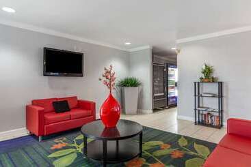 هتل Quality Inn Near Fort Liberty