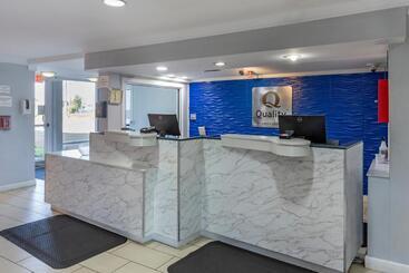 هتل Quality Inn Near Fort Liberty