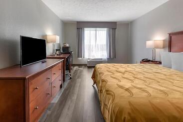 هتل Quality Inn Near Fort Liberty