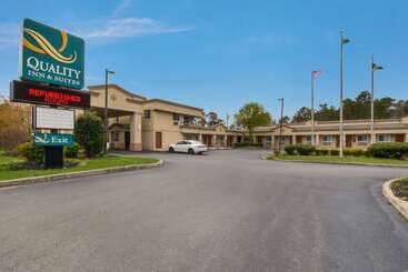 هتل Hibiscus Inn & Suites