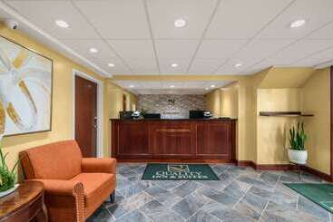 هتل Hibiscus Inn & Suites