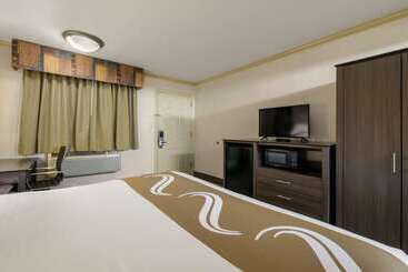 هتل Hibiscus Inn & Suites
