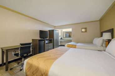 هتل Hibiscus Inn & Suites