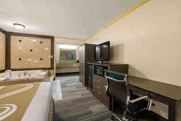 هتل Hibiscus Inn & Suites