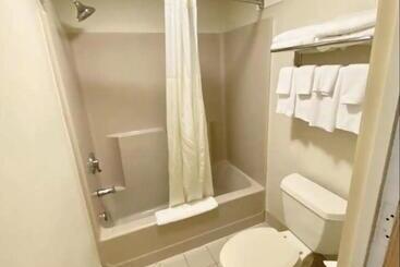 هتل Hibiscus Inn & Suites