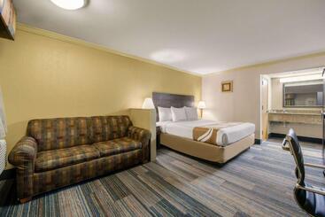 هتل Hibiscus Inn & Suites