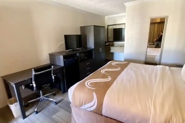 هتل Hibiscus Inn & Suites