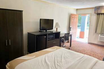 هتل Hibiscus Inn & Suites