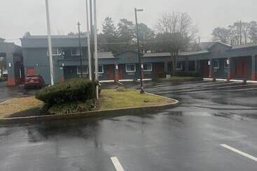 هتل Hibiscus Inn & Suites