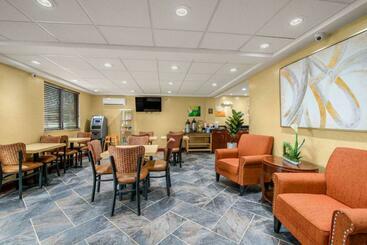 هتل Hibiscus Inn & Suites
