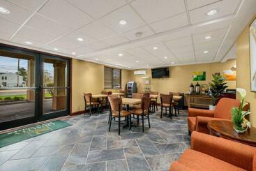 هتل Hibiscus Inn & Suites