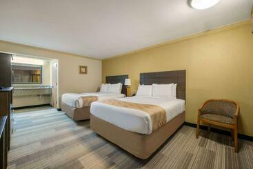 هتل Hibiscus Inn & Suites