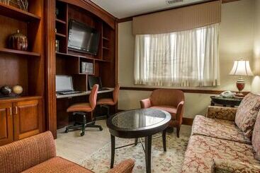 هتل Quality Inn & Suites Biltmore East