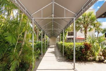 هتل Red Roof Plus Miami Airport
