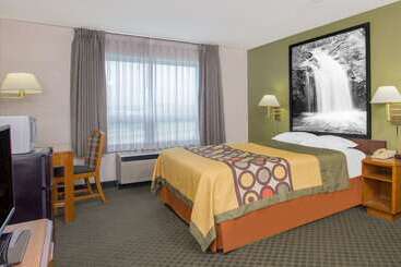 هتل Super 8 By Wyndham Madison East