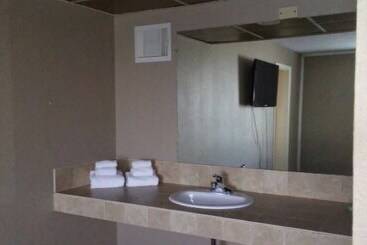 هتل Whalers Inn And Suites
