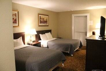 هتل Whalers Inn And Suites