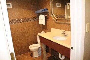هتل Whalers Inn And Suites