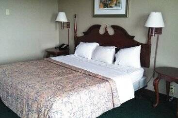 هتل Whalers Inn And Suites