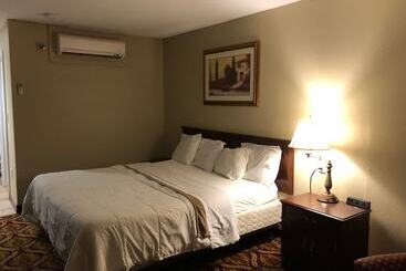 هتل Whalers Inn And Suites