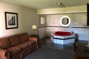 هتل Whalers Inn And Suites