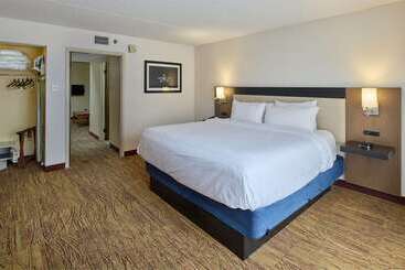هتل Wyndham El Paso Airport  And Water Park