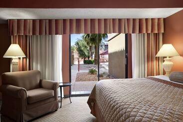 هتل Wyndham El Paso Airport  And Water Park