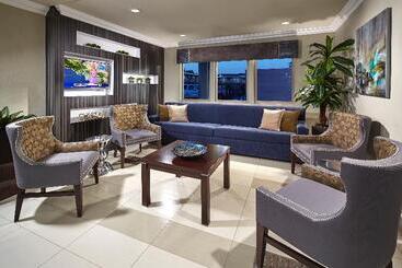 مُتل Eden Roc Inn & Suites Near The Maingate