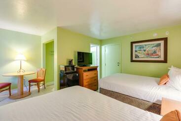 Pierview Hotel & Suites
