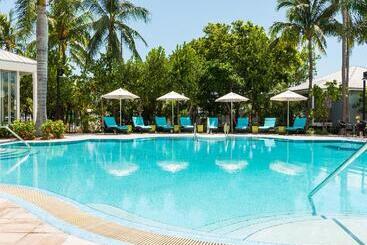 استراحتگاه 24 North Hotel Key West