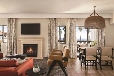 استراحتگاه Zachari Dunes On Mandalay Beach, Curio Collection By Hilton
