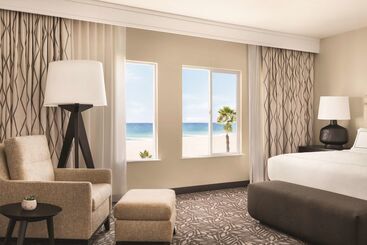 استراحتگاه Zachari Dunes On Mandalay Beach, Curio Collection By Hilton