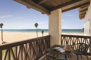 استراحتگاه Zachari Dunes On Mandalay Beach, Curio Collection By Hilton