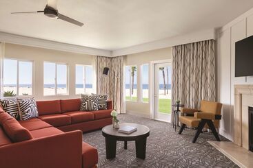استراحتگاه Zachari Dunes On Mandalay Beach, Curio Collection By Hilton
