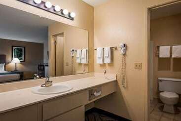 Surestay Plus Hotel By Best Western Sacramento North