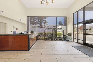 Surestay Plus Hotel By Best Western Sacramento North