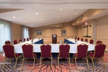 Doubletree By Hilton Hotel Grand Rapids Airport