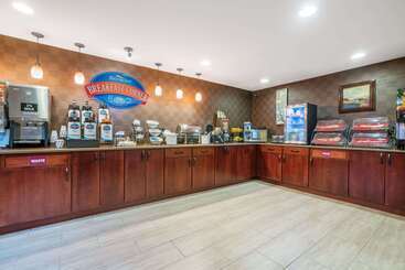 هتل Baymont By Wyndham Eau Claire Wi
