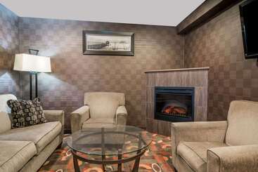 هتل Baymont By Wyndham Eau Claire Wi