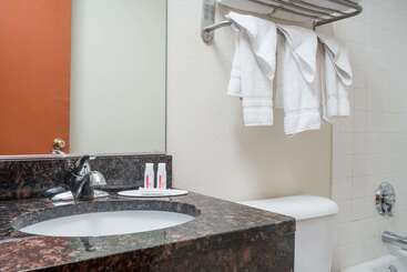 هتل Baymont By Wyndham Eau Claire Wi