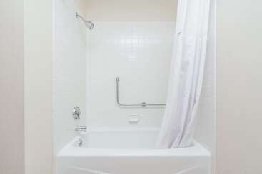 هتل Baymont By Wyndham Eau Claire Wi