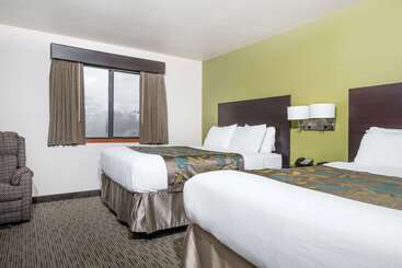 هتل Baymont By Wyndham Eau Claire Wi