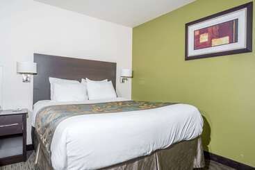 هتل Baymont By Wyndham Eau Claire Wi