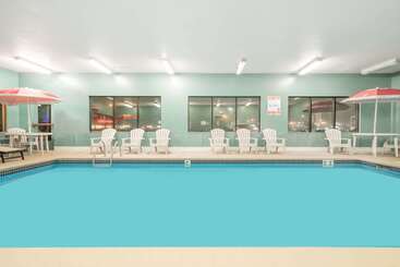 هتل Baymont By Wyndham Eau Claire Wi